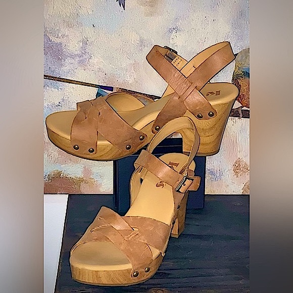 Kork-Ease Shoes - NWOT Korks by Kork-Ease Bagley Tan Leather Wood Platform Clog Sandals 8 M Heels